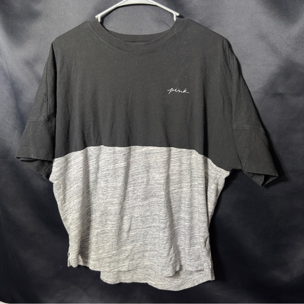 PINK Victoria’s Secret Colorblock Crop Tee Gray Black Short Sleeve Size Medium - Picture 2 of 5